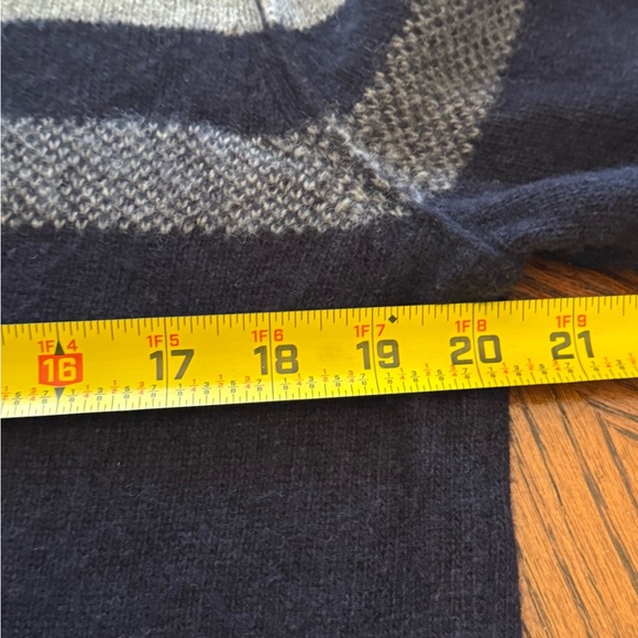 Men's Merino wool Cardigan in Navy blue Gray Stripes Sz M Preppy Casual - Picture 4 of 9